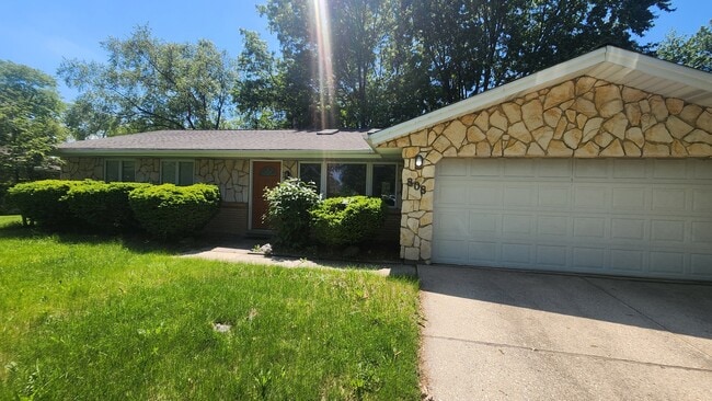 Building Photo - 808 S Cedarcrest Dr
