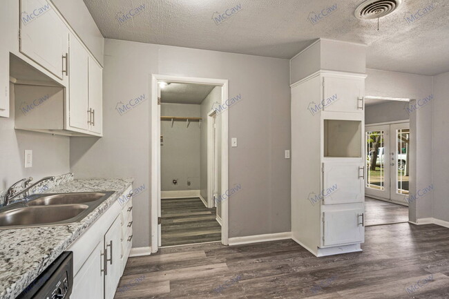 Photo - 811 Vogel St