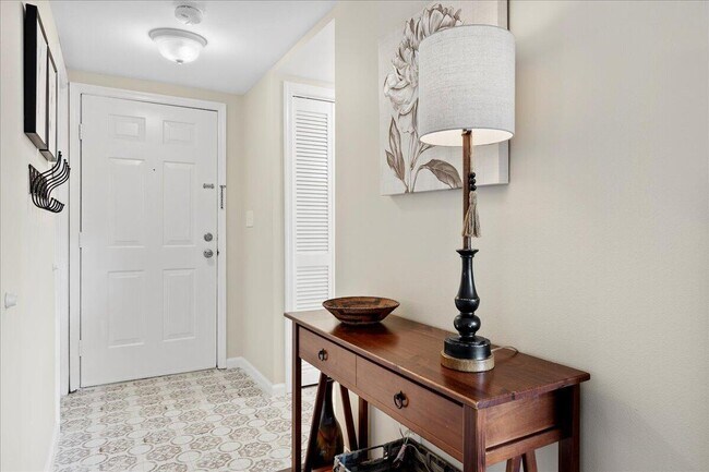 Photo - 11863 Wimbledon Cir Unidad 540