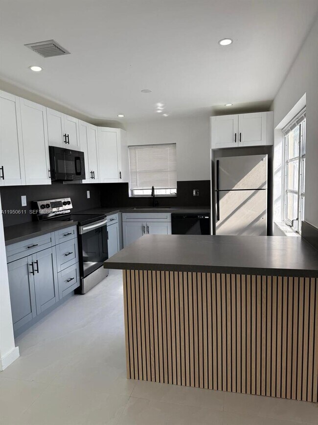 Photo - 1054-1058-1058 SW 2nd St Unidad 1058