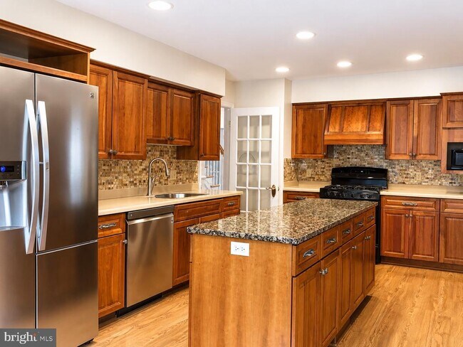 Photo - 7327 Yates Ct