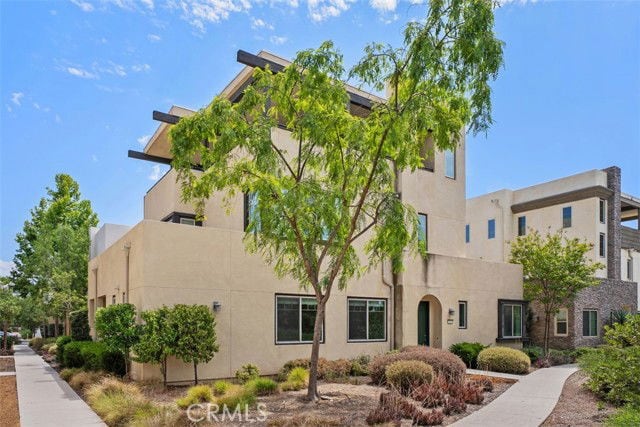 Building Photo - 123 Interval