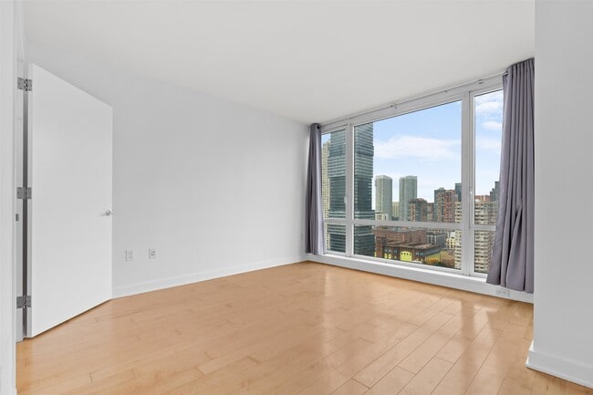 Building Photo - 2 2nd St Unit 2507