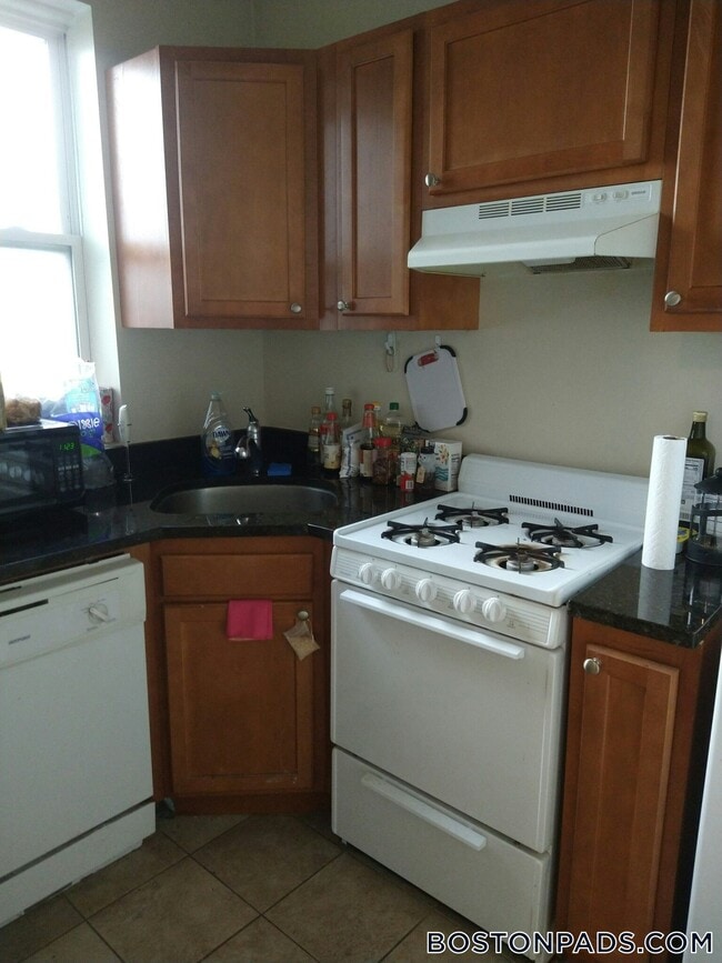 Building Photo - 1189 Commonwealth Ave Rental