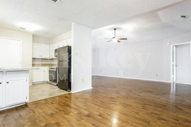 Photo - 2320 Sundrop Ct