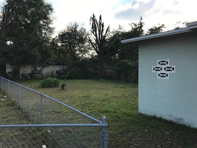 Photo - 1000 W Miller Ave