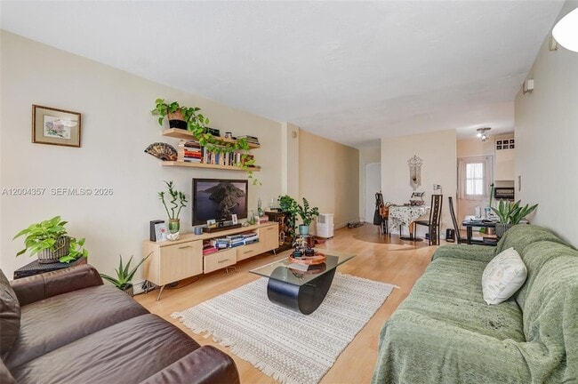 Photo - 1300 Lincoln Rd Unit B402