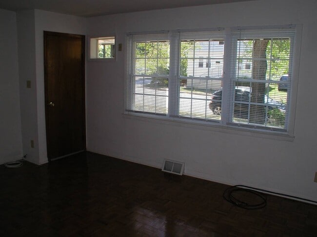 Photo - 29 Knapp Ave