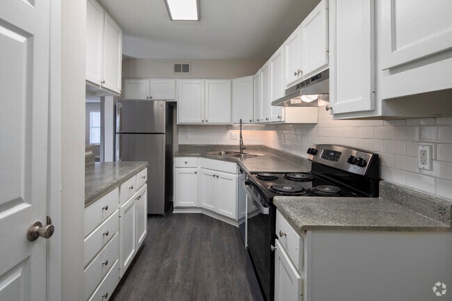1 bed, 1 bath, 980 sq ft