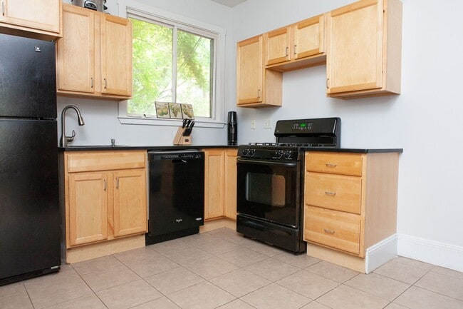 Photo - Massive 6 Bed / 2.5 Bath on Comm Ave | Parking Included | W/D In-Unit | 9/1