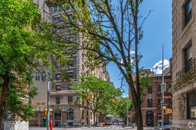 Photo - The St. George Tower