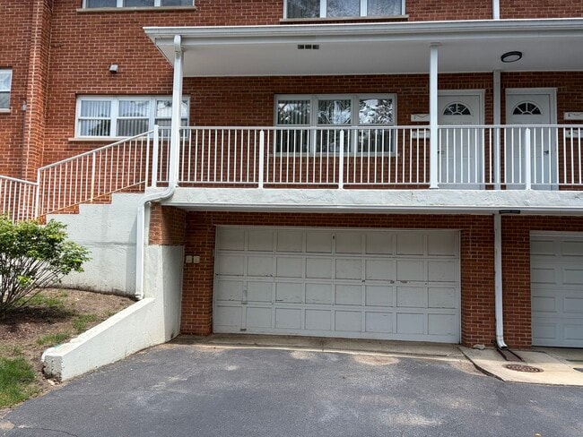 Building Photo - 167 E Palatine Rd Unit I
