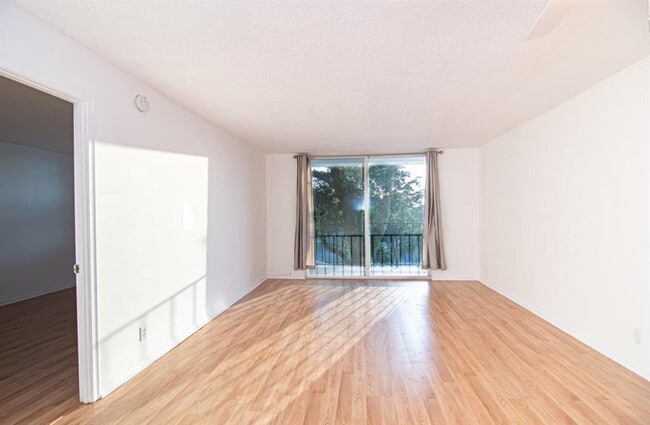 Photo - 1800 N Andrews Ave Unit 3i