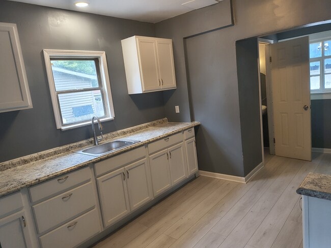 Building Photo - 879 Hammel St Rental