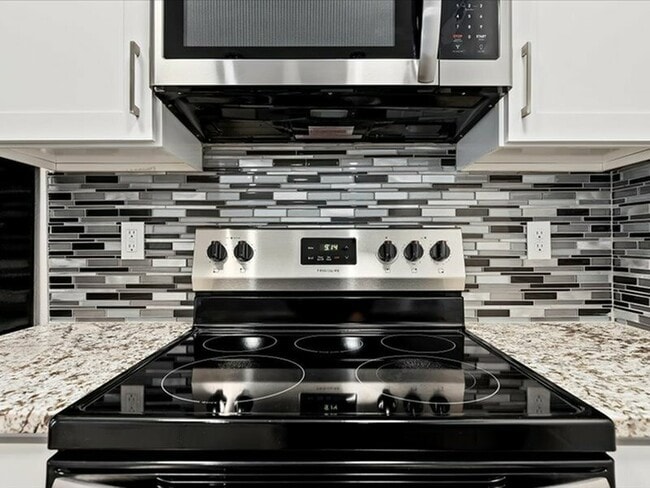2x1 Stainless Steel Appliances - Orchard Lofts