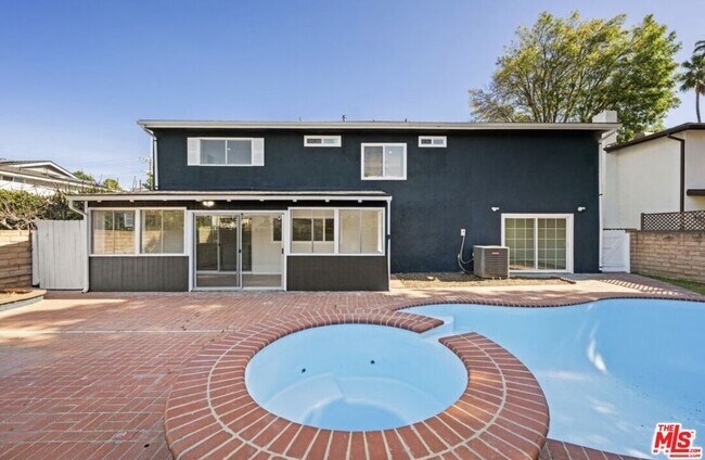 6257 Lindley Ave