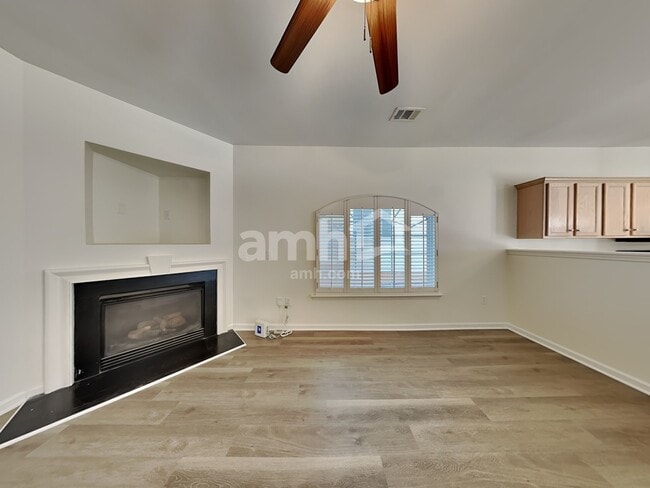 Photo - 300 Pemaquid Ct