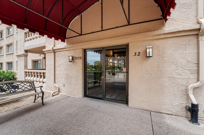 Photo - Welcome to this fabulous 2-bedroom, 2-bathroom condo in the heart of South Scottsdale!