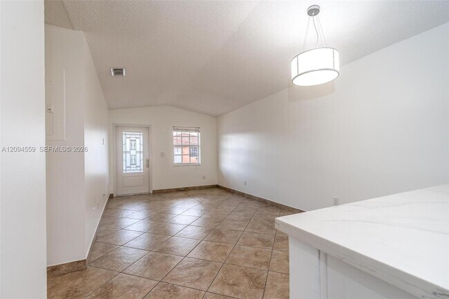 2236 W 74th Pl