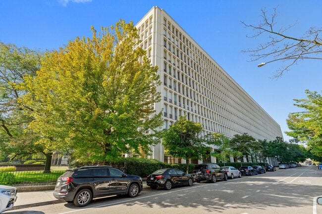 Building Photo - 1451 E 55th St Unit 618N