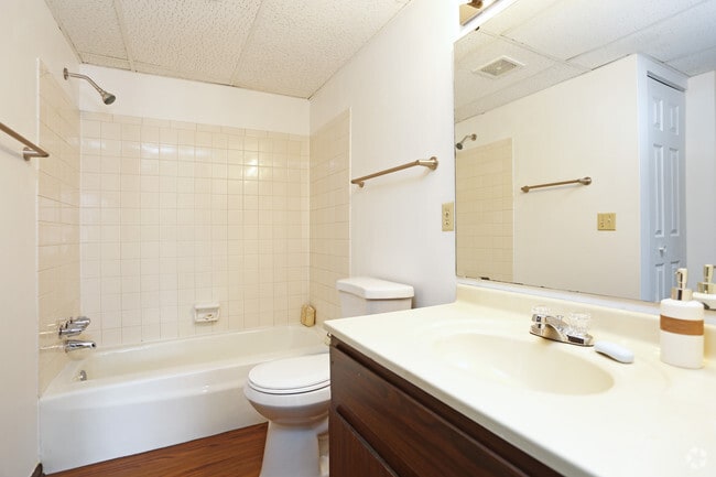 2 BR, 1 BA - bathroom
