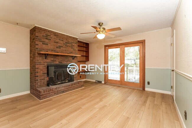 Photo - 260 Stewart Rd SE