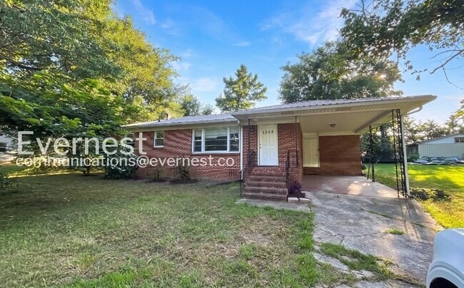 Building Photo - 3-Bed/1-Bath Cozy Living/Available Now!