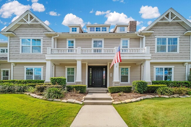 Building Photo - Nestled in the heart of Creekside Park - T...