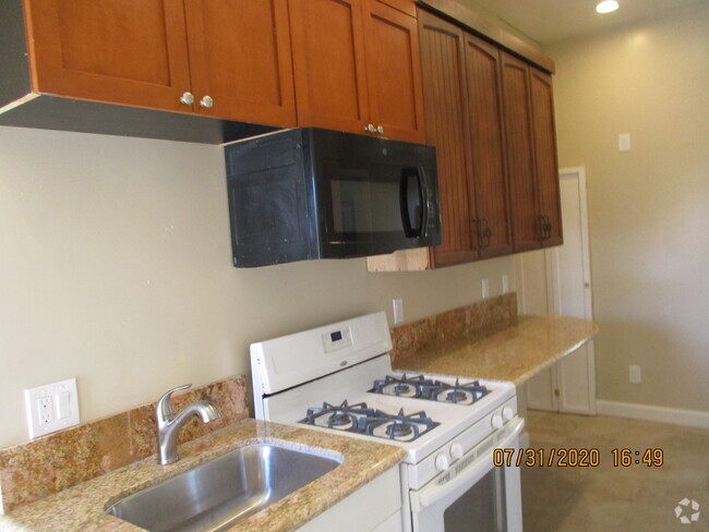 Building Photo - 5436 Mary Lane Dr Unit 4 Bedrooms-3 Baths Rental