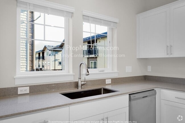 Building Photo - Townhome w/ Three Primary Bedrooms next to...