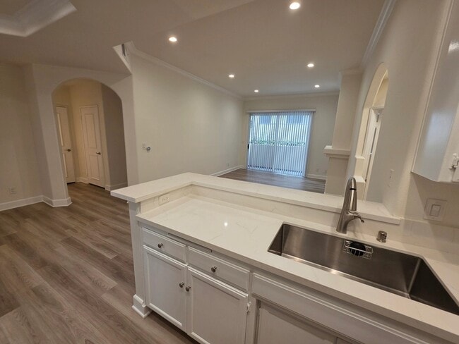 Photo - 2669 S Barrington Ave Unidad 107