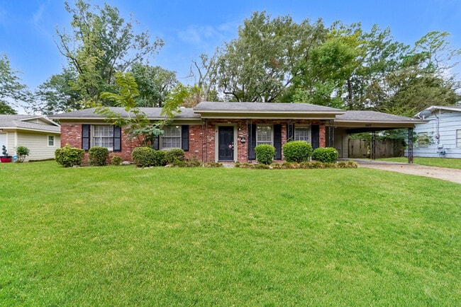 Building Photo - 1527 Springridge Dr