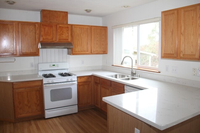 Photo - 4006 S 126th St