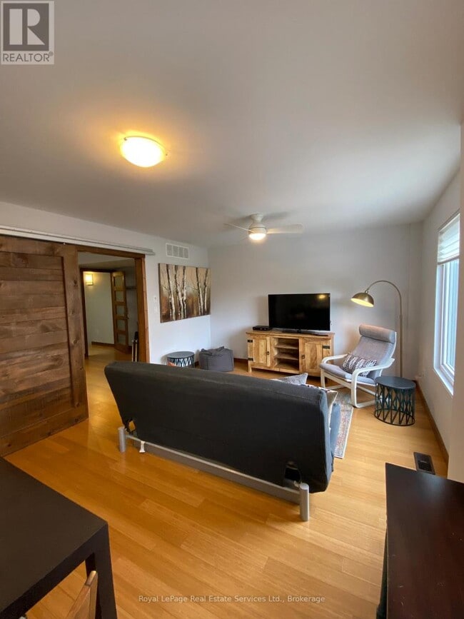 Photo - 447 Kerr St Unité 3