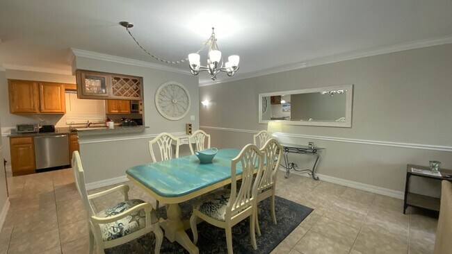 Photo - Charming 2/2 Seasonal Rental in Sarasota –... Unit 103A