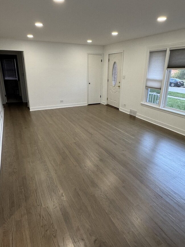 Photo - 896 Webster Ln