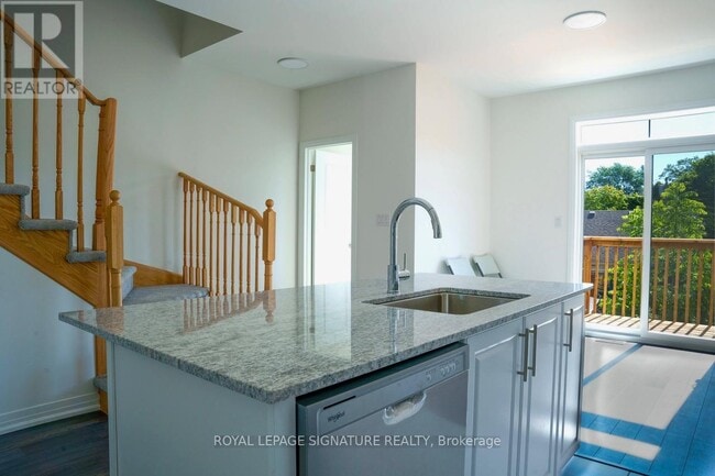 Photo - 75 Sidney Rose Cmn