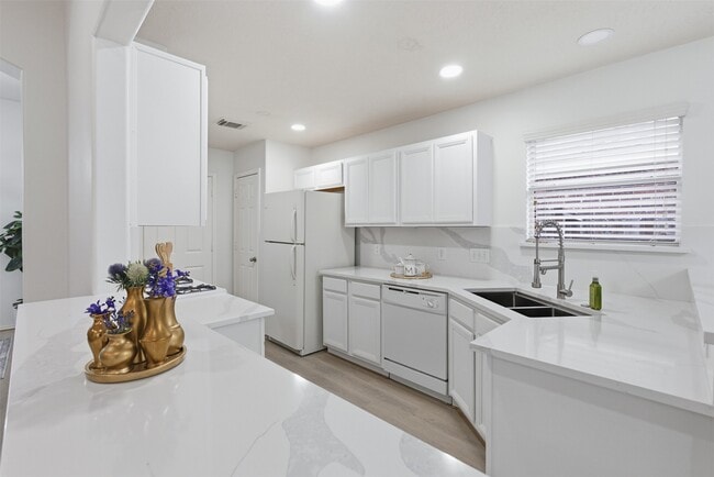 Photo - 7027 Raven Cliffs Ln