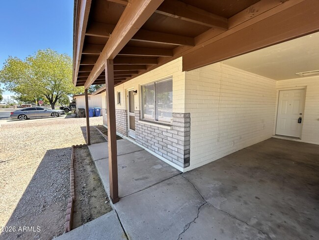 3147 E Edgewood Ave