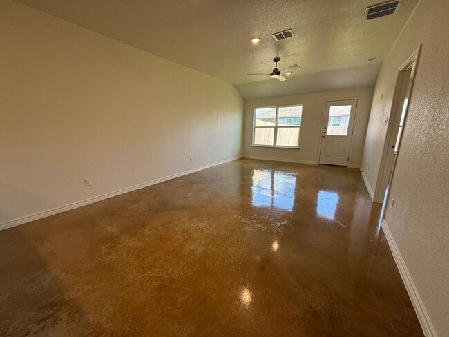 Photo - 1157 Lindsey Dr Unit B