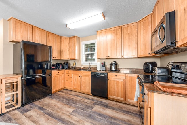 Photo - 404 SW Camden Ave