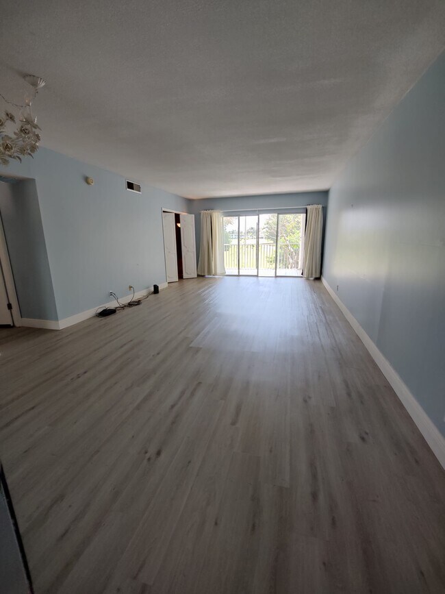 Photo - 3200 N Palm Aire Dr Unidad 208