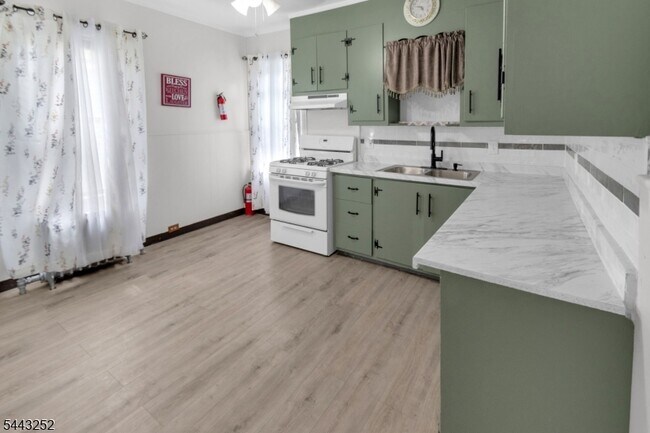 Photo - 558 Argyle Ave Unidad 2