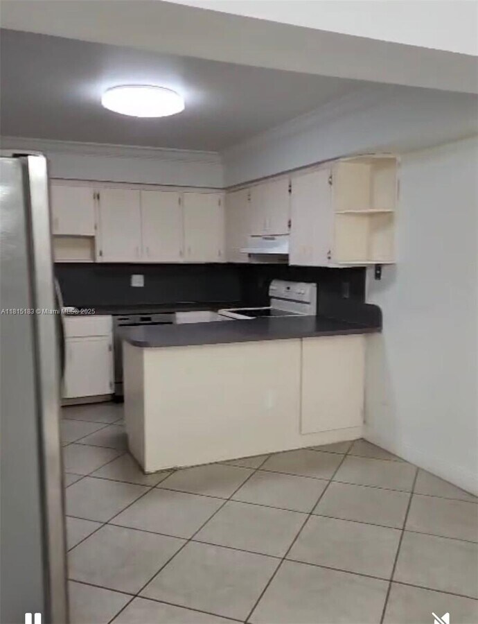 Photo - 1750 W 56th St Apartamento Unidad 108