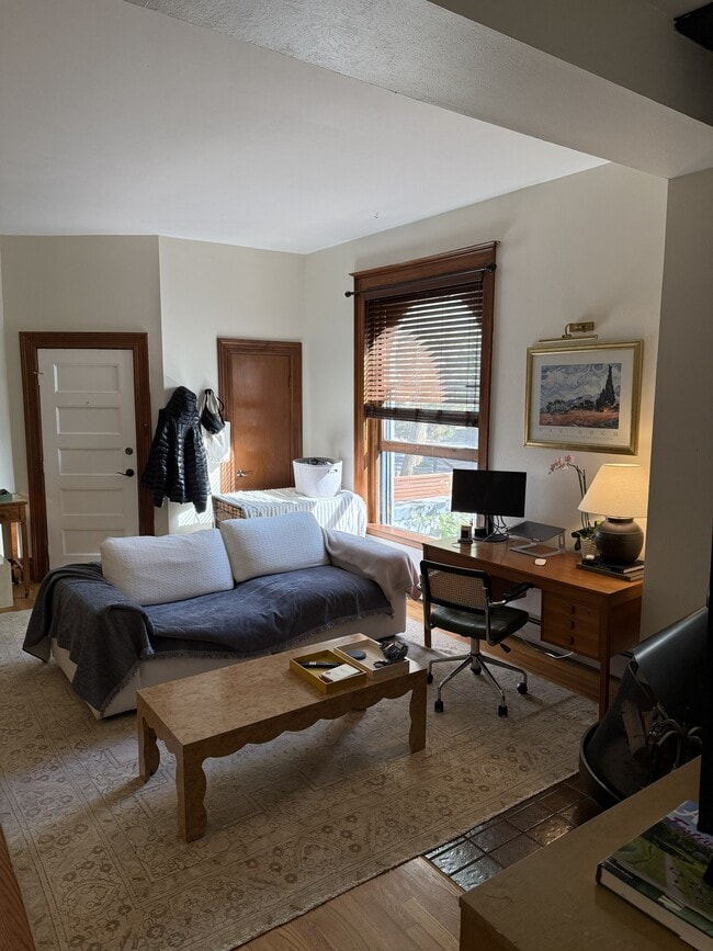 Sala de estar - 1373 N Franklin St Unidad #2