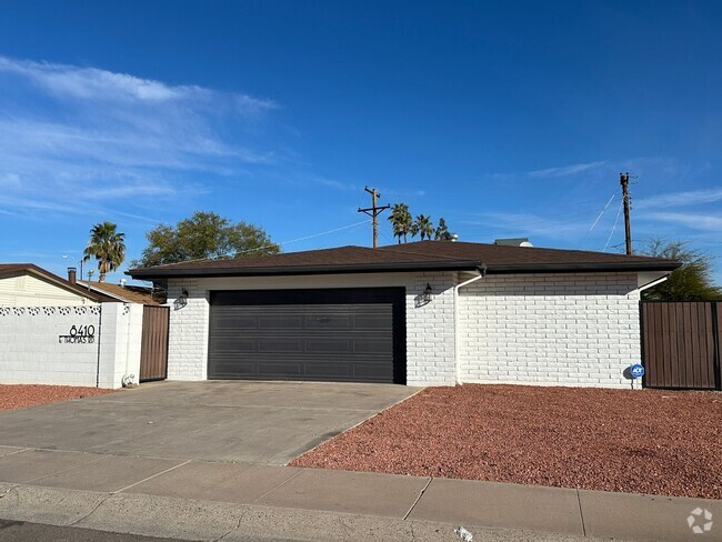 Building Photo - Scottsdale, 3 bed, 2 bath, 2 car garage, 1... Rental