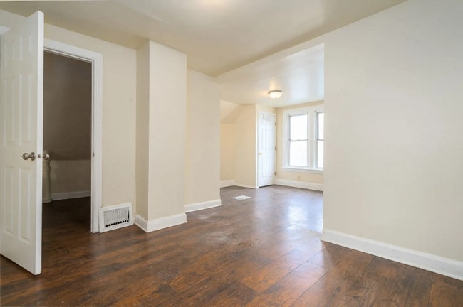 Photo - 321 W 105th St