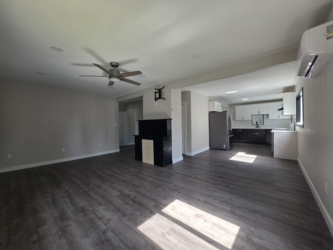 Photo - 1060-KE1060 15th St NE