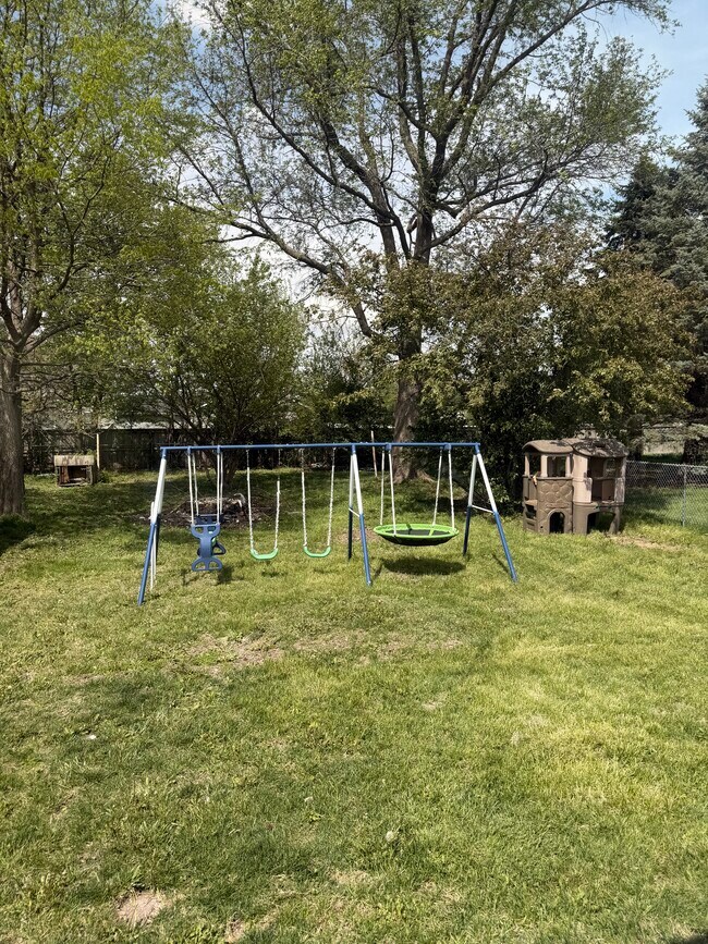 Photo - 533 E Mill St