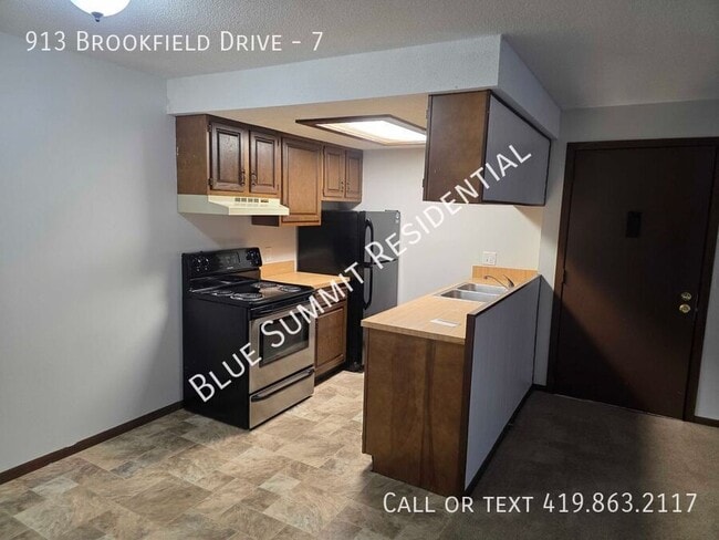 Building Photo - 913 Brookfield Dr Unit 7
